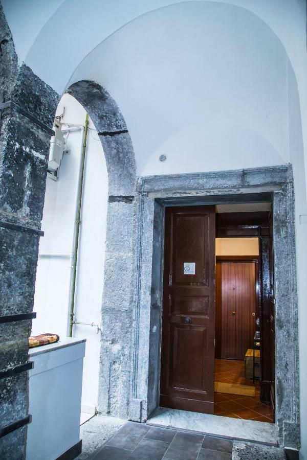Domus Donnaregina Apartments Napoli Eksteriør billede